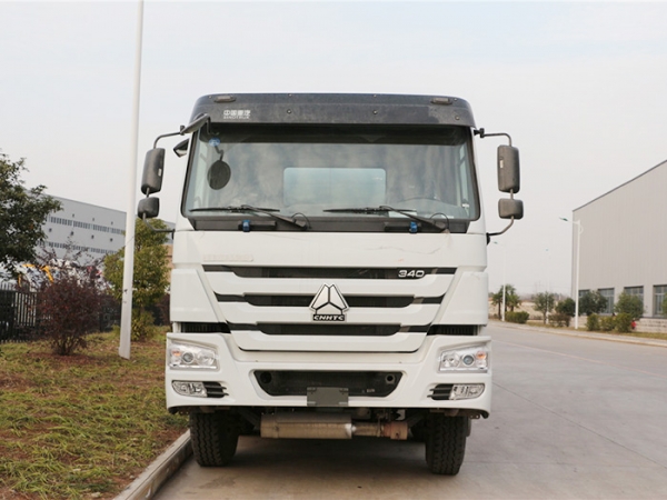 SINOTRUK HOWO 35000 litres oil transfer tanker truck