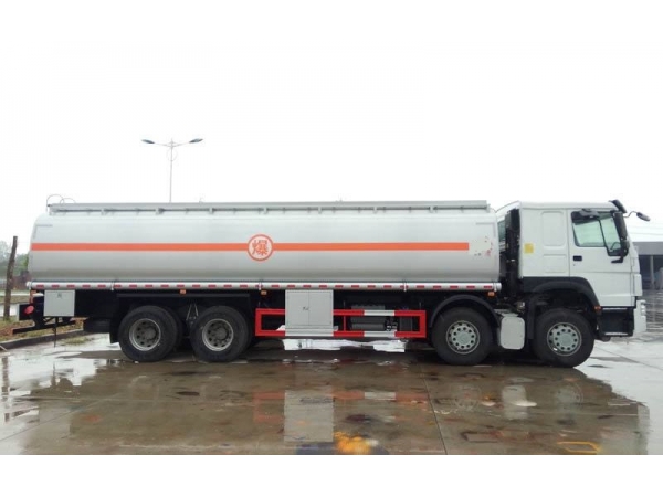 SINOTRUK HOWO 35000 litres oil transfer tanker truck