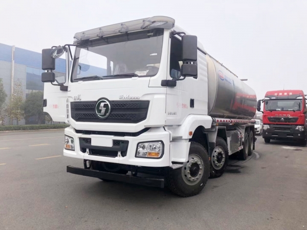 Shacman 8x4 28000L Aluminium alloy fuel tank truck