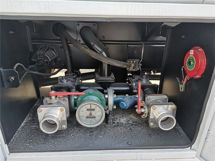 HOWO 4x2 8000L Mobile Fuel Tank  Truck