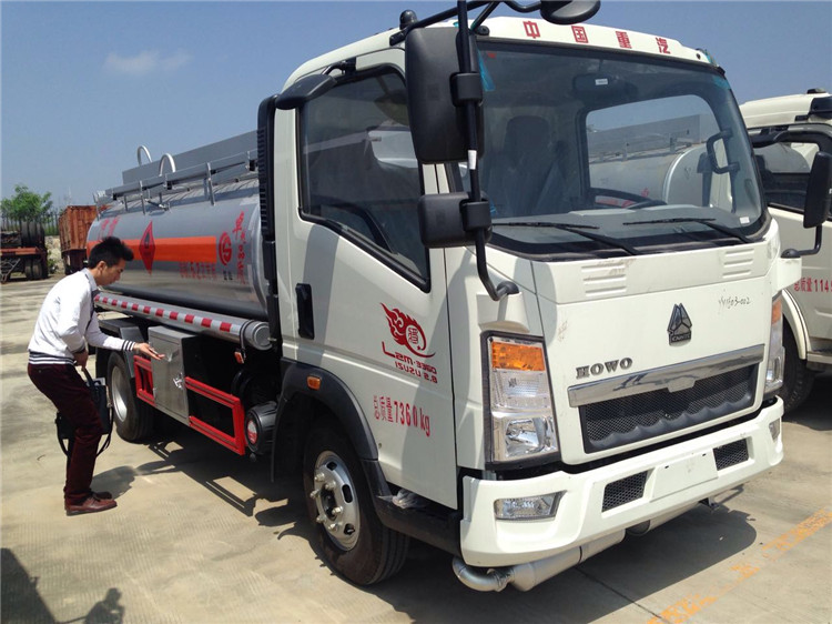 HOWO 4x2 5000L Mobile Fuel Tank Truck