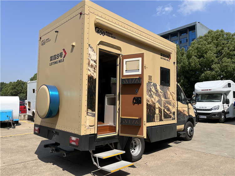 IVECO 4x2 RV Motorhome With Liftable Roof