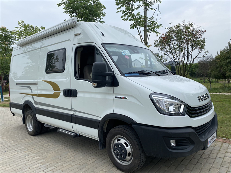 IVECO 4x2 Class-B RV Motorhome Touring Car
