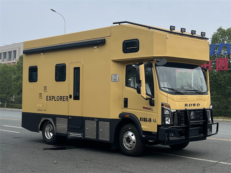 HOWO 4X2 RV Caravan With Liftable Roof