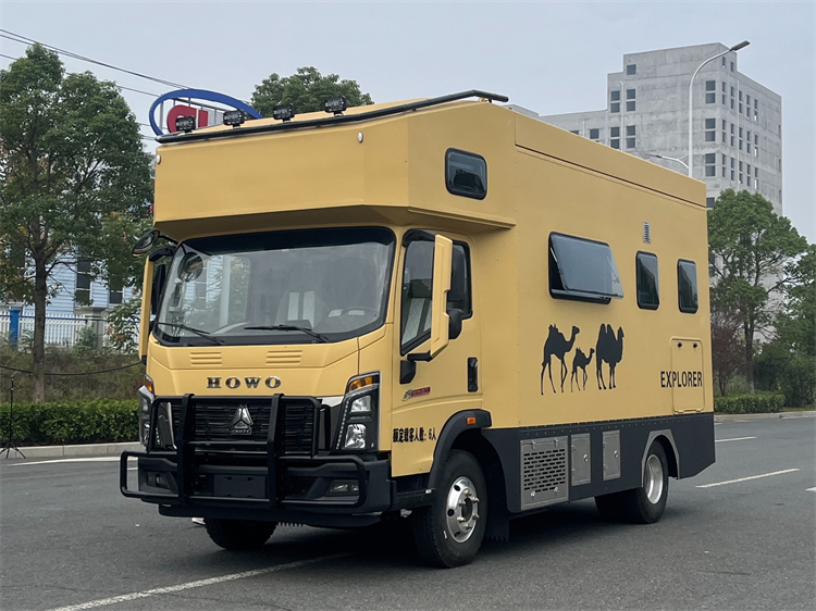HOWO 4X2 RV Caravan With Liftable Roof