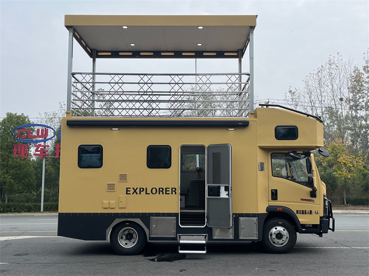 HOWO 4X2 RV Caravan With Liftable Roof