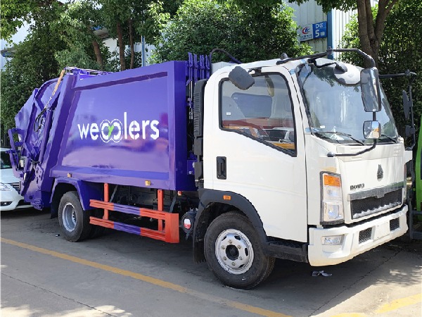 SINOTRUK HOWO 4x2 5000L Compactor Garbage Truck