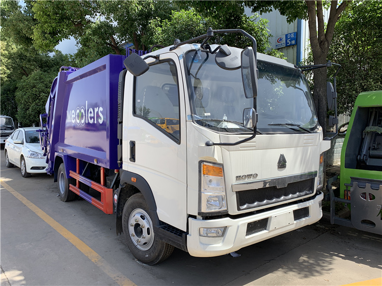 SINOTRUK HOWO 4x2 5000L Compactor Garbage Truck
