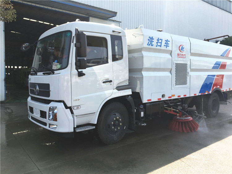 Dongfeng Tianjin 4x2 Road Washing Sweeper Truck