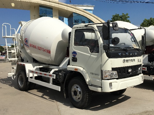 YUEJIN 4x2  Mini Concrete Mixer Truck 3-4m3