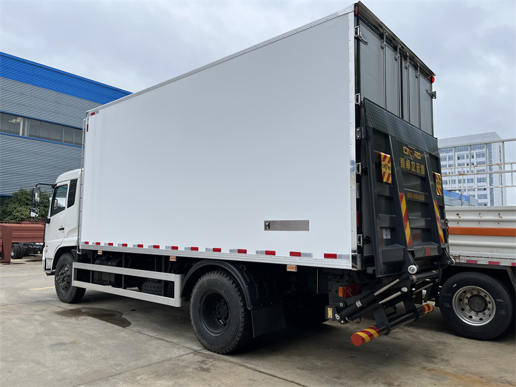 Dongfeng Tianjin 4x2 12T Refrigerated Truck