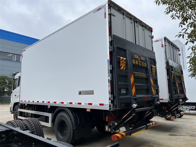 Dongfeng Tianjin 4x2 12T Refrigerated Truck