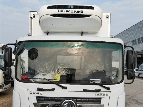 Dongfeng D9 4x2 10-12T Refrigerated Van Truck