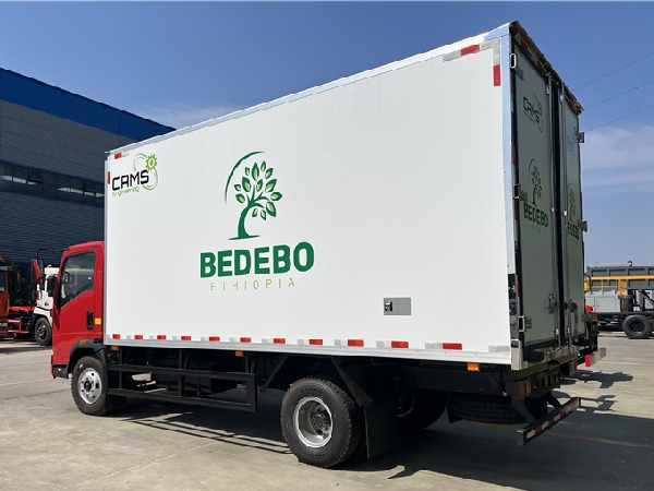 HOWO 4x2 3-5T Refrigerator Truck