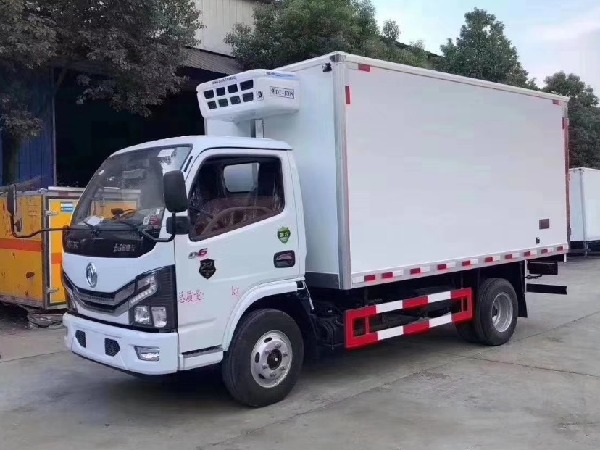 Dongfeng 4x2 3-5T Refrigerated Truck