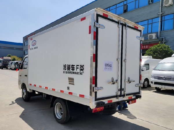 FOTON M1 4x2 2T Mini Refrigerated Truck