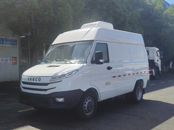 IVECO DAILY 4x2 2T Mini Refrigerated Van Truck