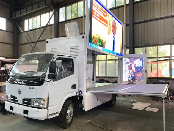 Dongfeng FRK 4x2 LED Advertising Truck
