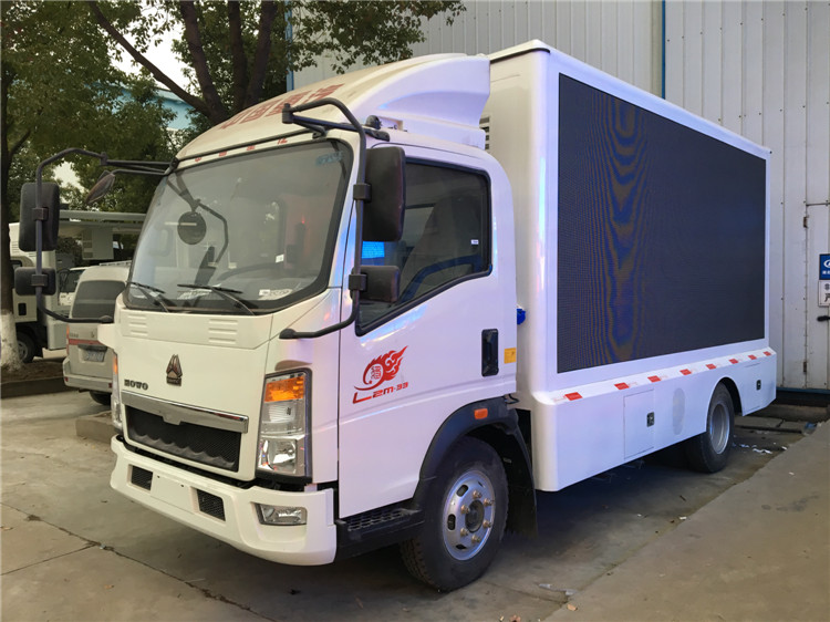 SINOTRUK HOWO 4x2 LED Advertising Truck