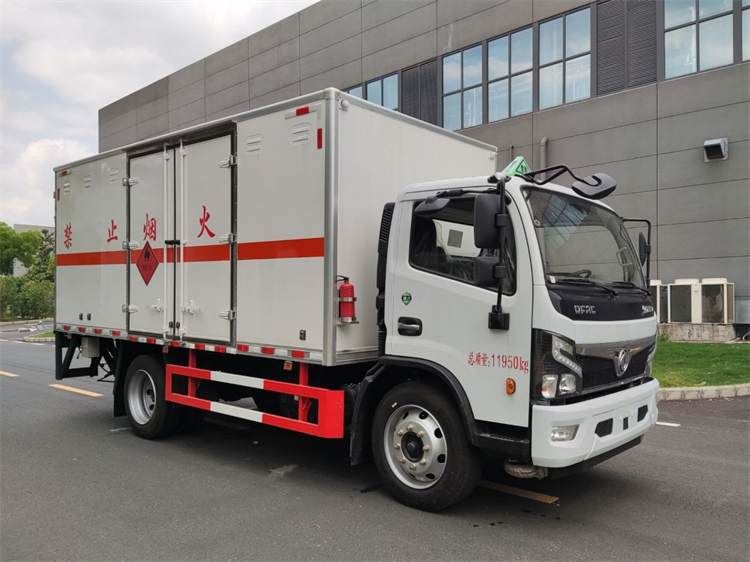 Dongfeng 4x2 5.2m Explosive  Transport Truck
