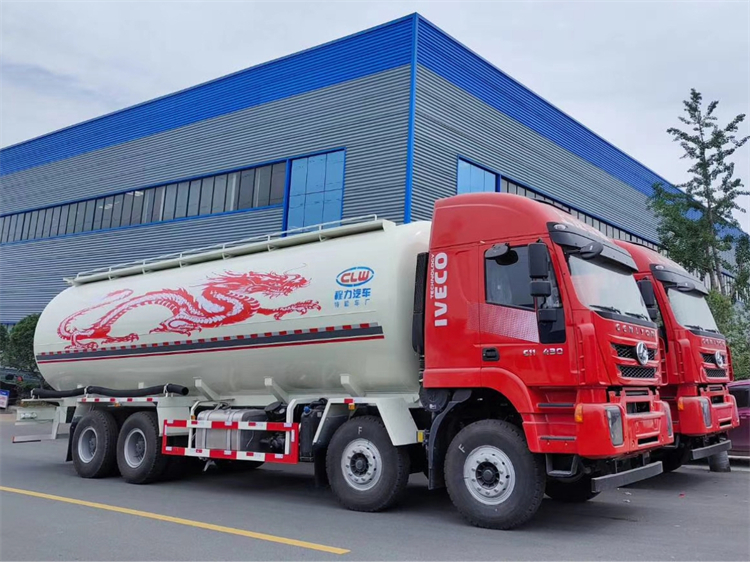 GENLYON IVECO 8x4 30m3 Bulk Cement Truck