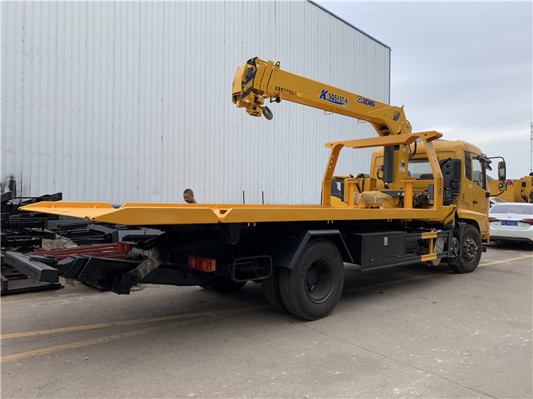 Dongfeng KR 4x2 8T Flatbed Wrecker Truck With Crane
