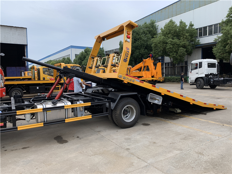 DAYUN 4x2 4T Flatbed Wrecker Truck