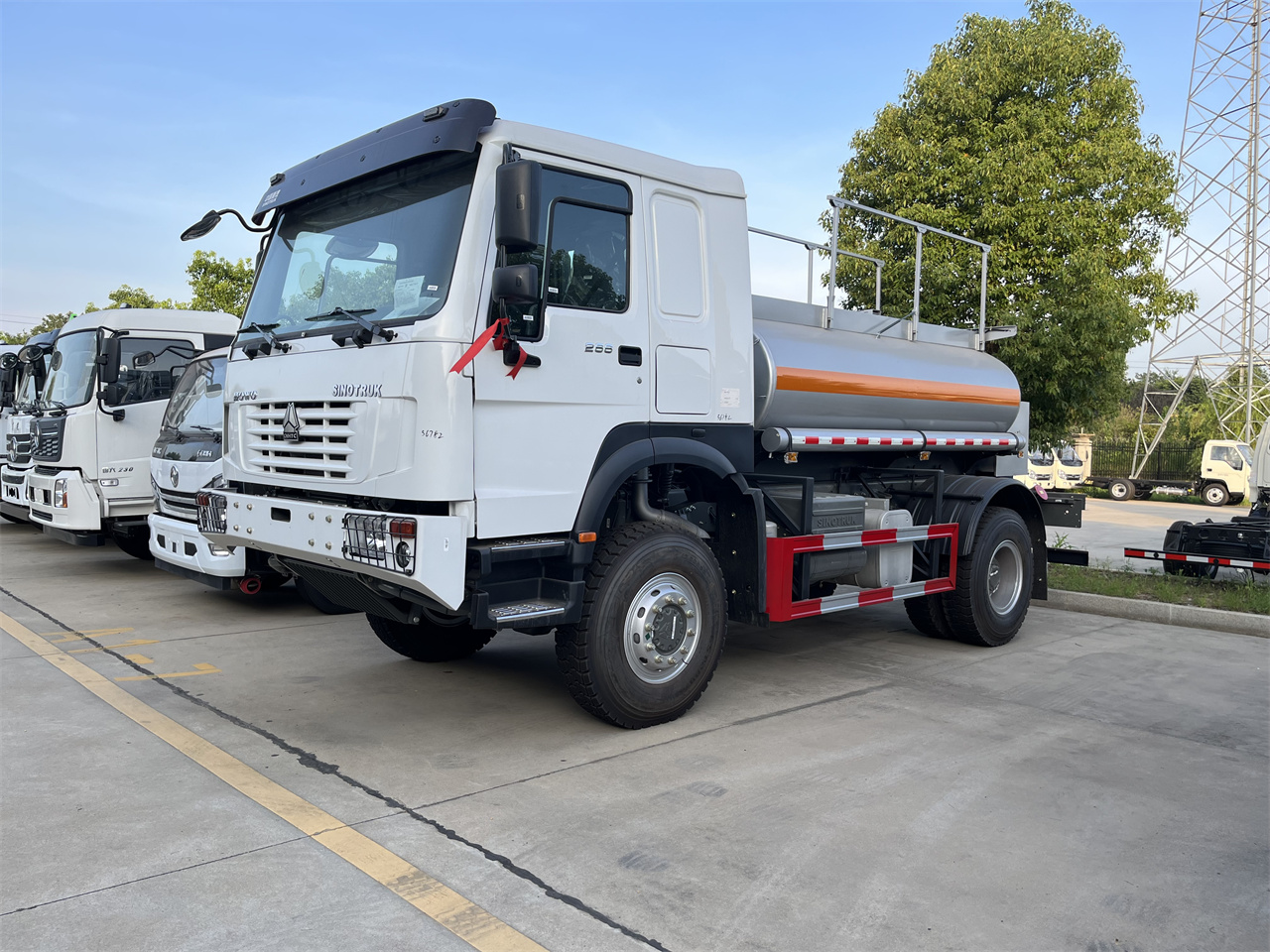 4x4 full wheel drive SINO TRUK HOWO fuel tank truck